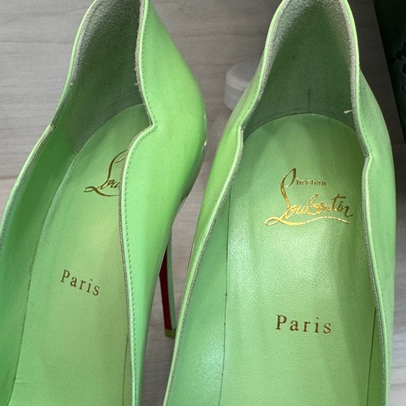 NWT Christian Louboutin Lime Green Scalloped Heels (Size 41 / US 11) - Picture 5 of 10